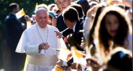 Pope Francis stresses vital role of religious freedom