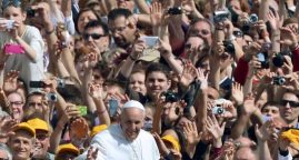 La papauté, une institution mondialisée ?