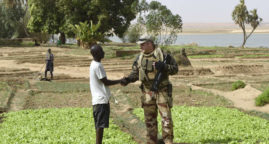 Au Sahel, l’humanitaire, une autre tactique militaire