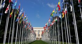 L&rsquo;humanité sous le feu des armes : pourquoi le non-respect des Conventions de Genève et des principes fondamentaux du droit international humanitaire constituerait une catastrophe juridique, politique, militaire et éthique