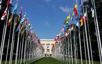 L&rsquo;humanité sous le feu des armes : pourquoi le non-respect des Conventions de Genève et des principes fondamentaux du droit international humanitaire constituerait une catastrophe juridique, politique, militaire et éthique